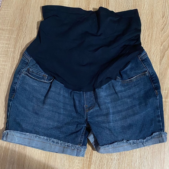 Time And Tru Maternity Shorts  
Size S(4-6) - Picture 1 of 6